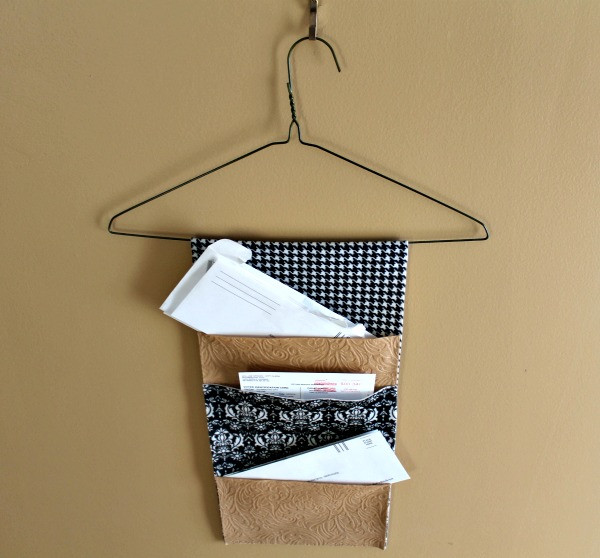 DIY Hanger Organizer
 DIY Hanging Mail Organizer