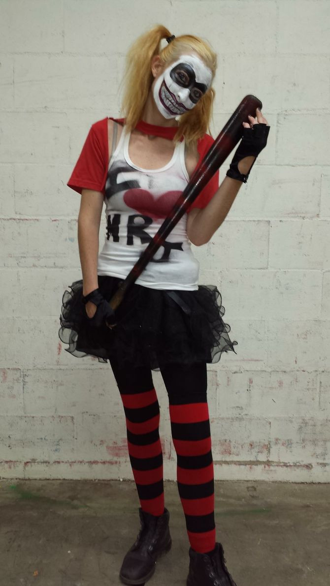 DIY Harley Quinn Costume
 How to Make a Harley Quinn Costume with wikiHow