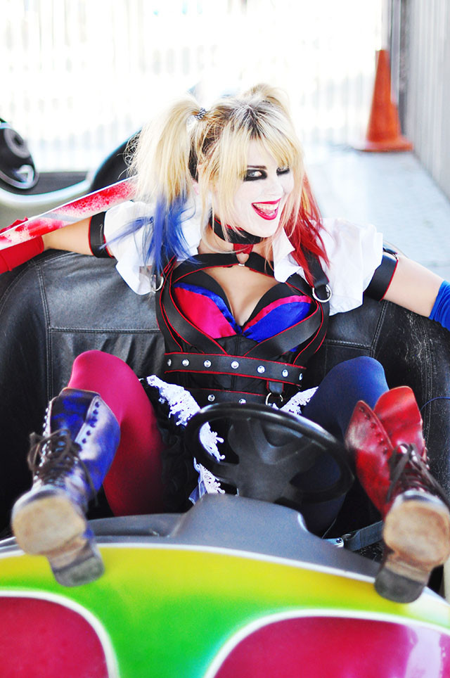 DIY Harley Quinn Costume
 Harley Quinn Arkham Knight DIY Costume Cosplay