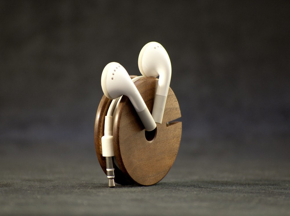 DIY Headphone Organizer
 Wooden Earphone Holder Earbud Cord Organizer Headphone Case