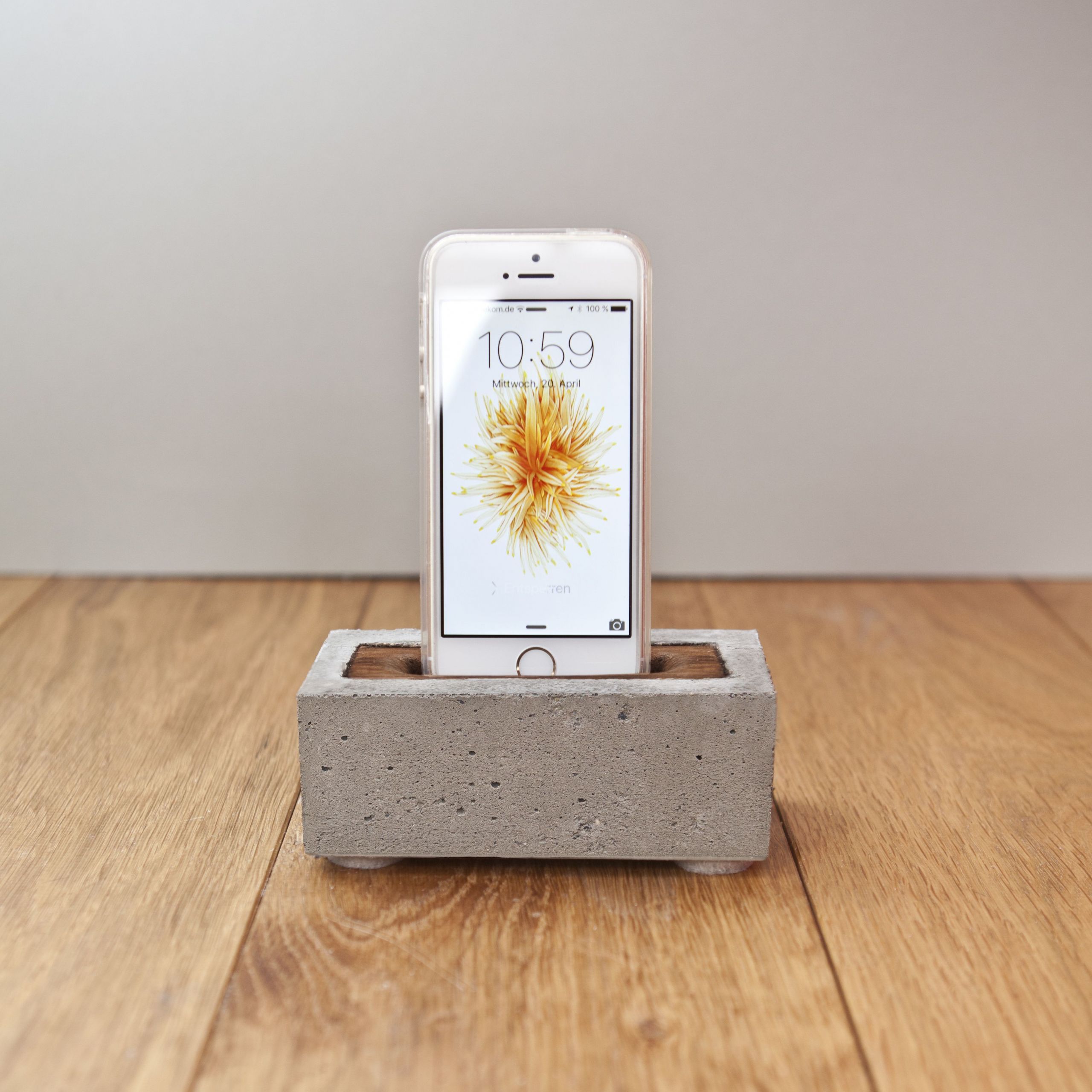 DIY Iphone Dock Wood
 DIY Iphone Dock Concrete Wood DIY