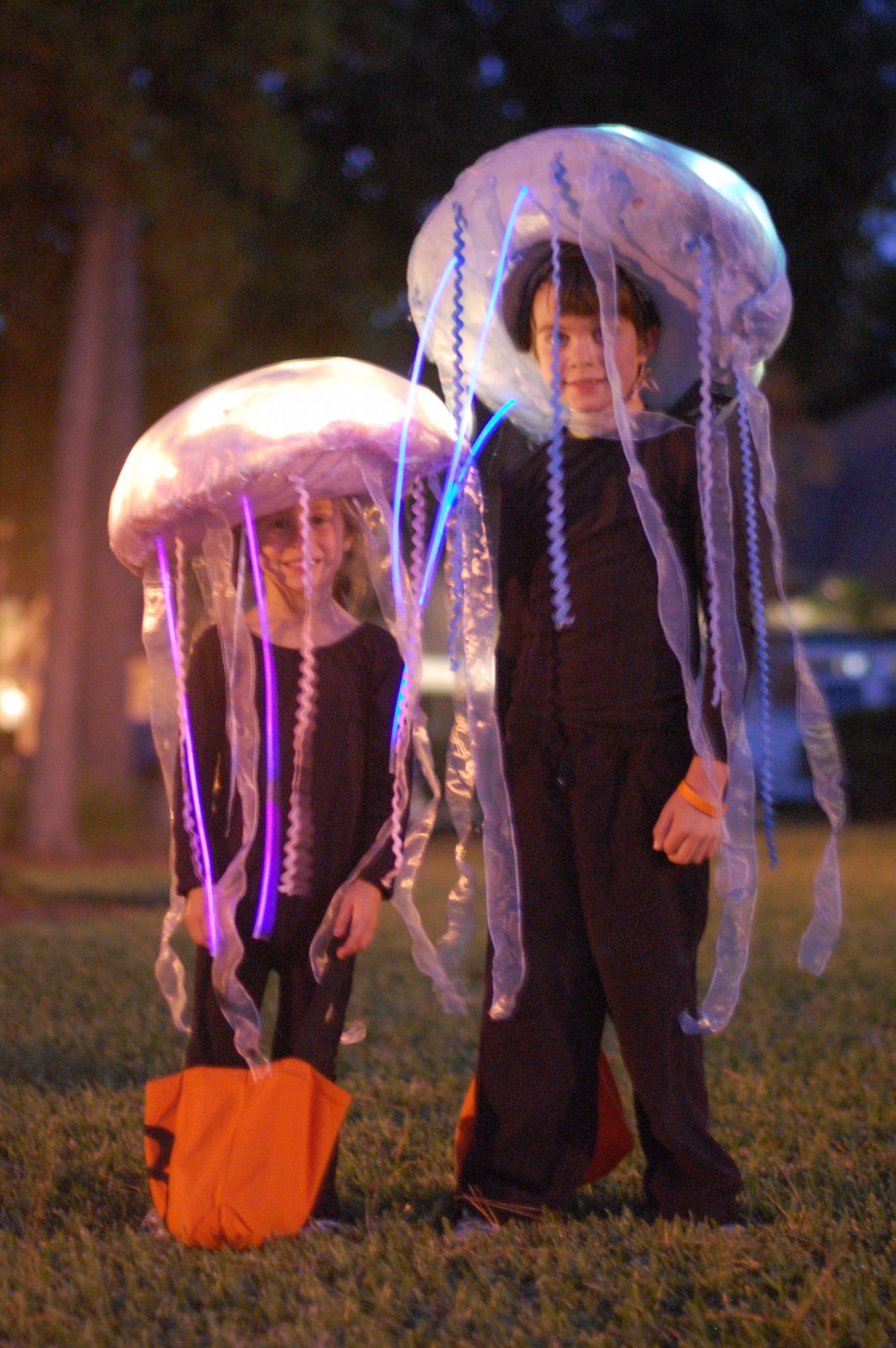DIY Jellyfish Costume
 Glow in the Dark Jellyfish Costume Tutorial