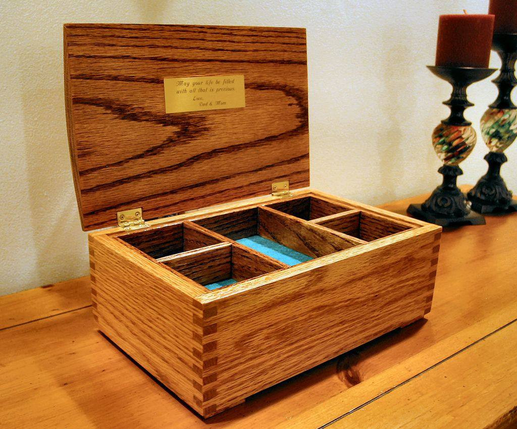 DIY Jewelry Boxes
 11 Free DIY Jewelry Box Plans