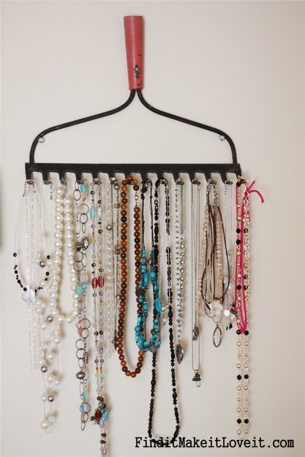 DIY Jewelry Organizer Ideas
 Six Creative Jewelry Storage Ideas