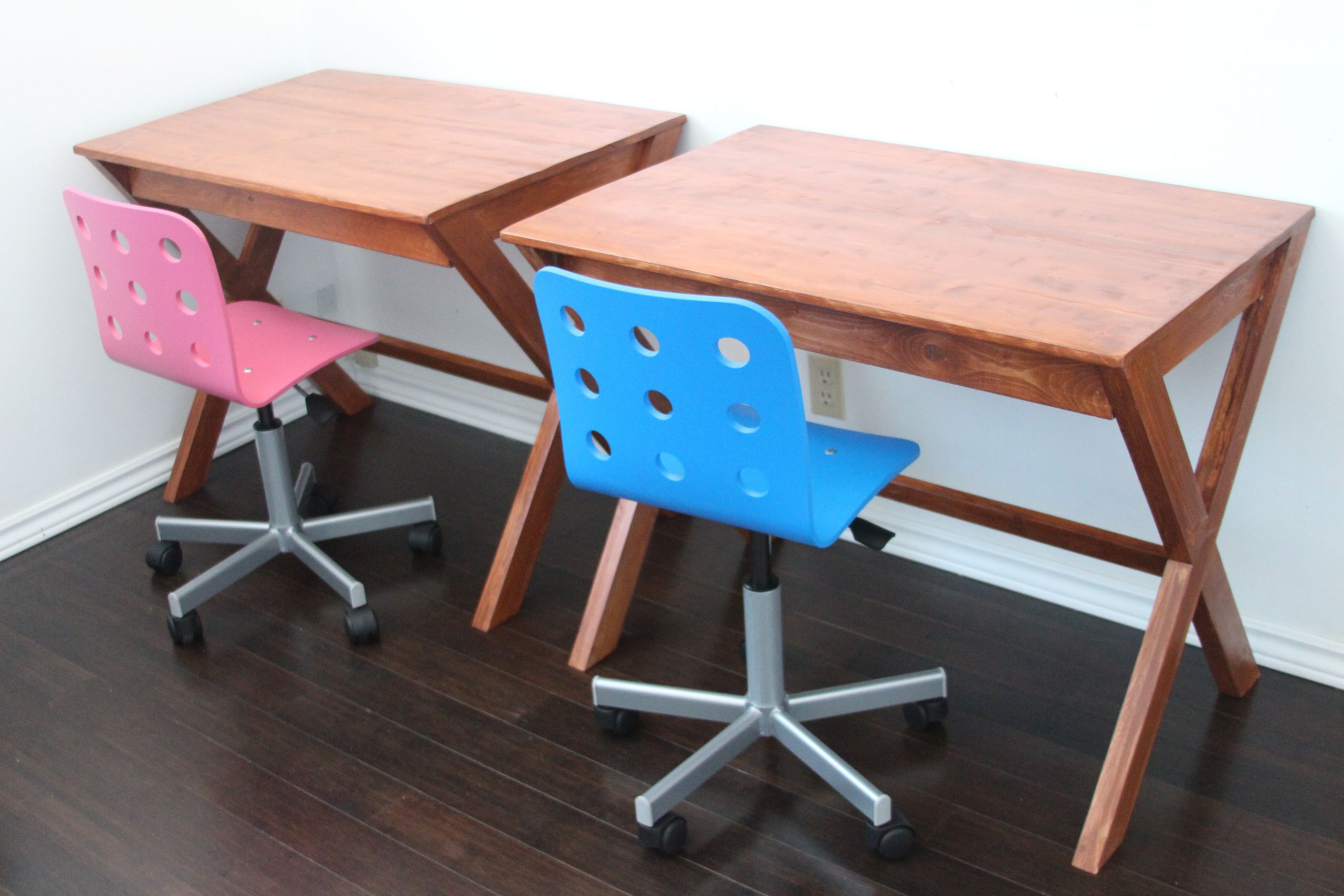 DIY Kids Desks
 Ana White