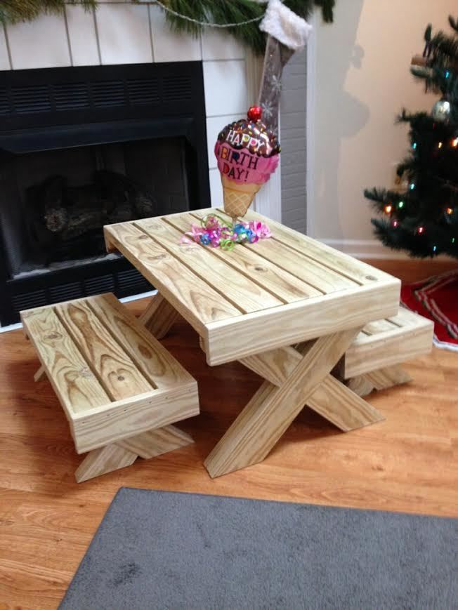 DIY Kids Picnic Table
 Ana White