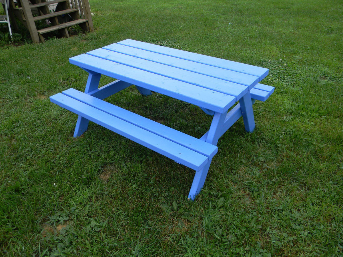 DIY Kids Picnic Table
 Ana White