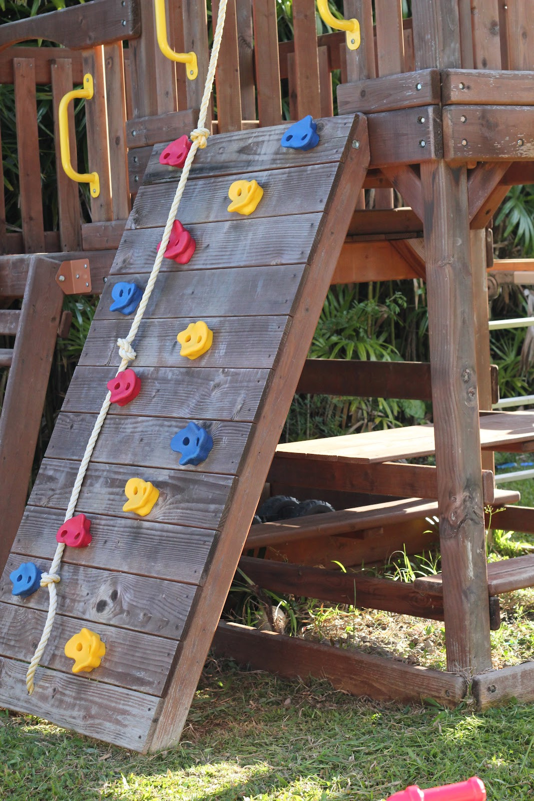 DIY Kids Swings
 DIY Wood Staining a Kids Swing Set