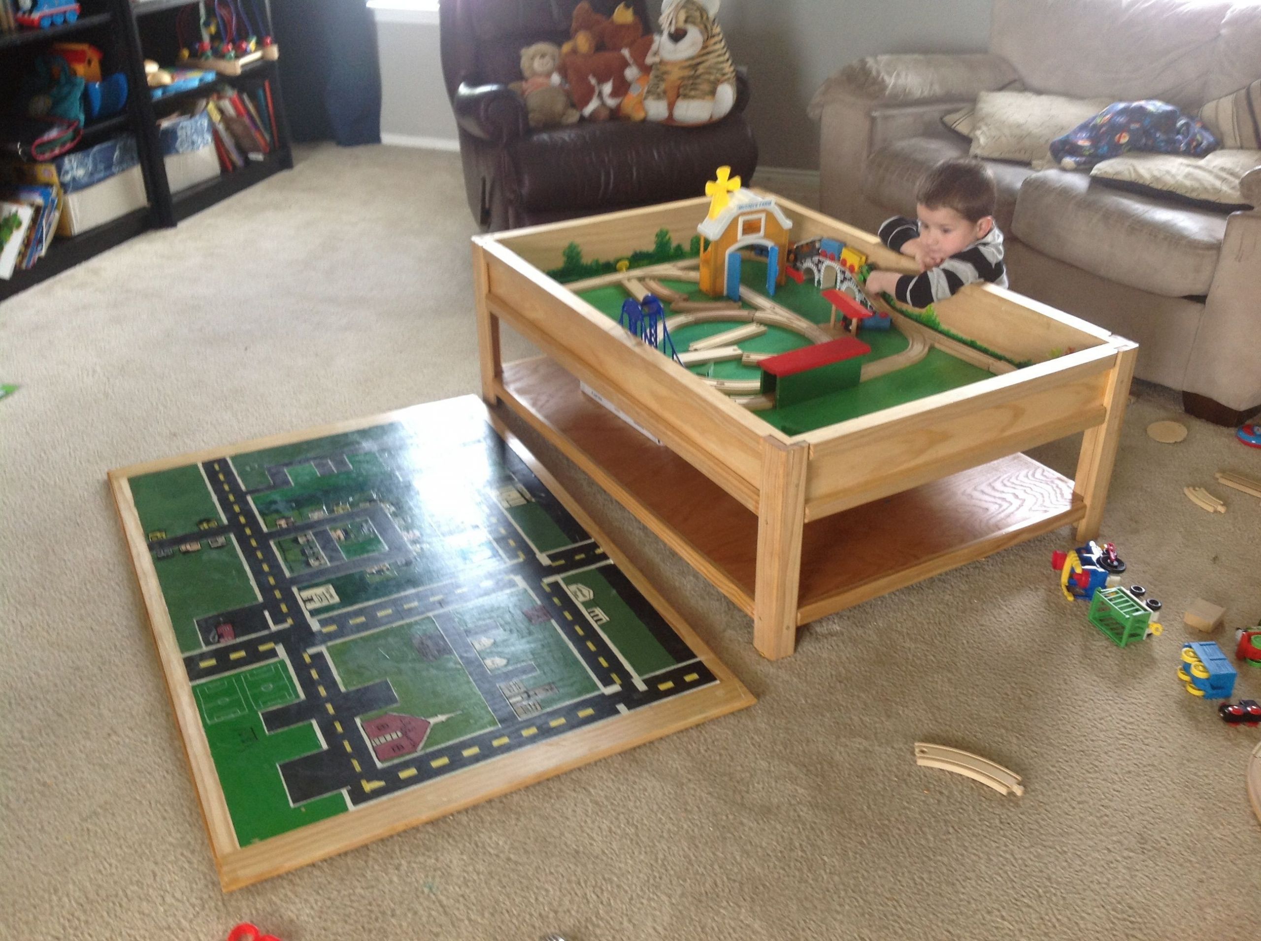 DIY Kids Train Table
 Train & car table