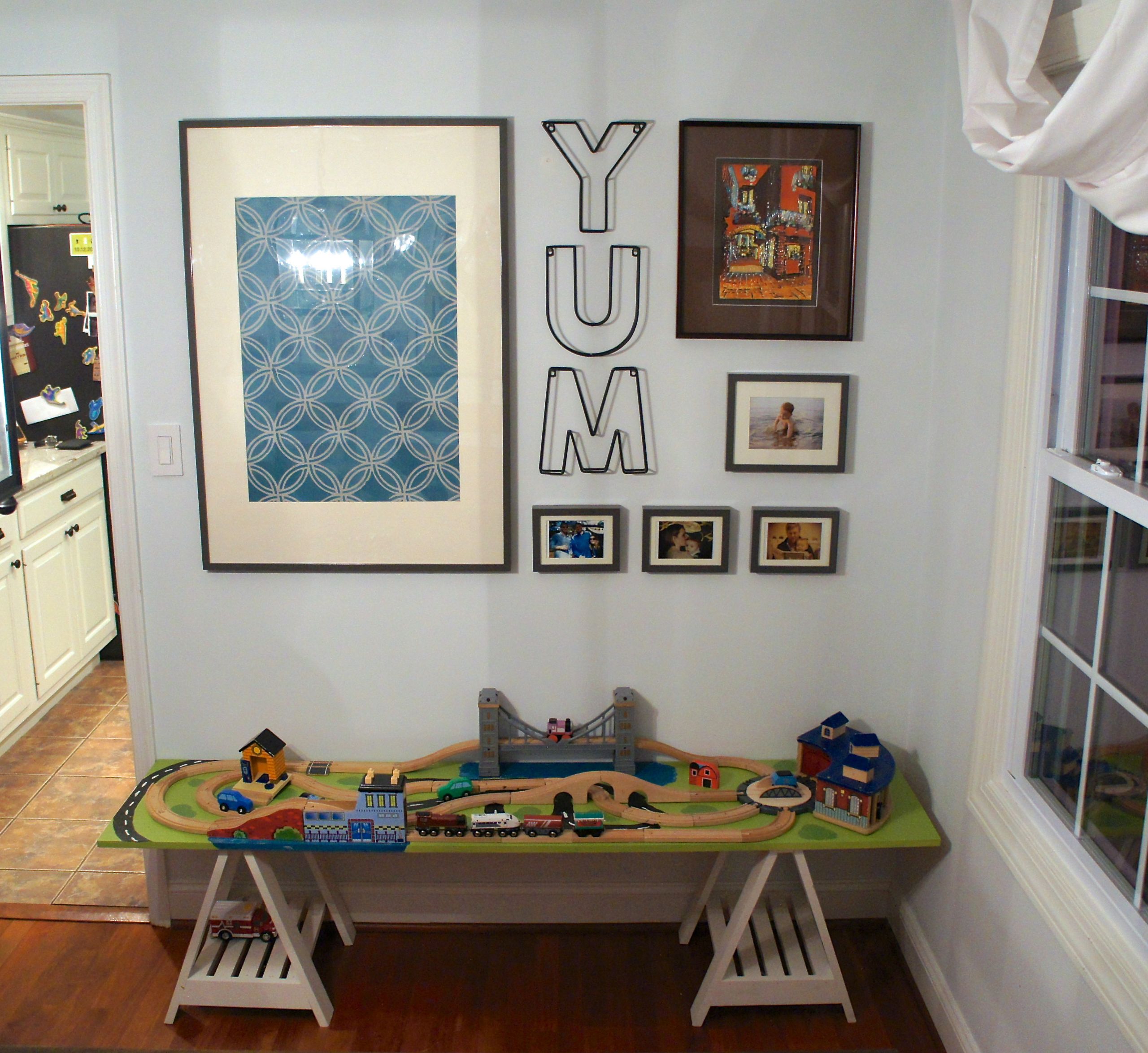 DIY Kids Train Table
 DIY train table