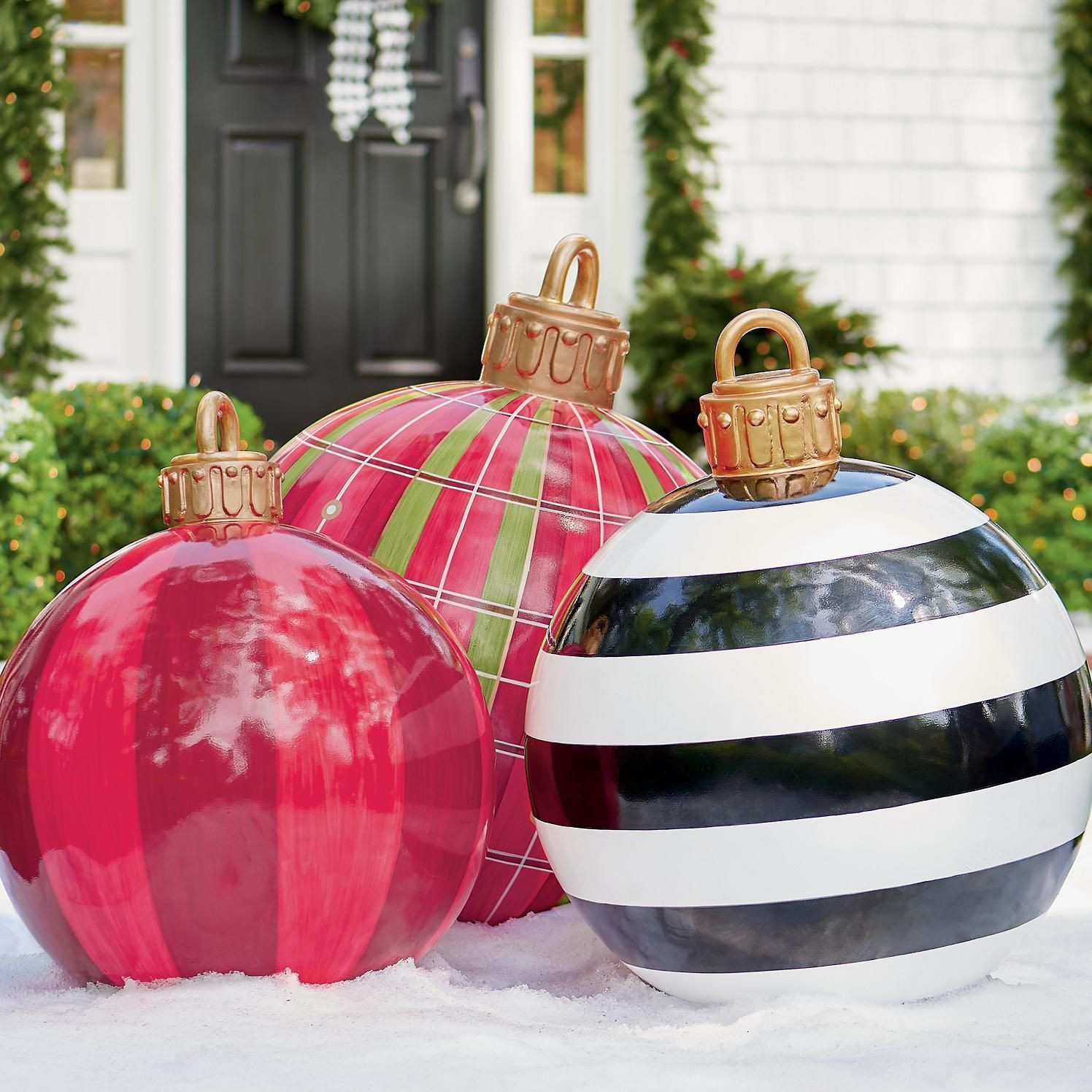 DIY Large Outdoor Christmas Decorations
 These Oversized Christmas Ornaments Are So Much Better