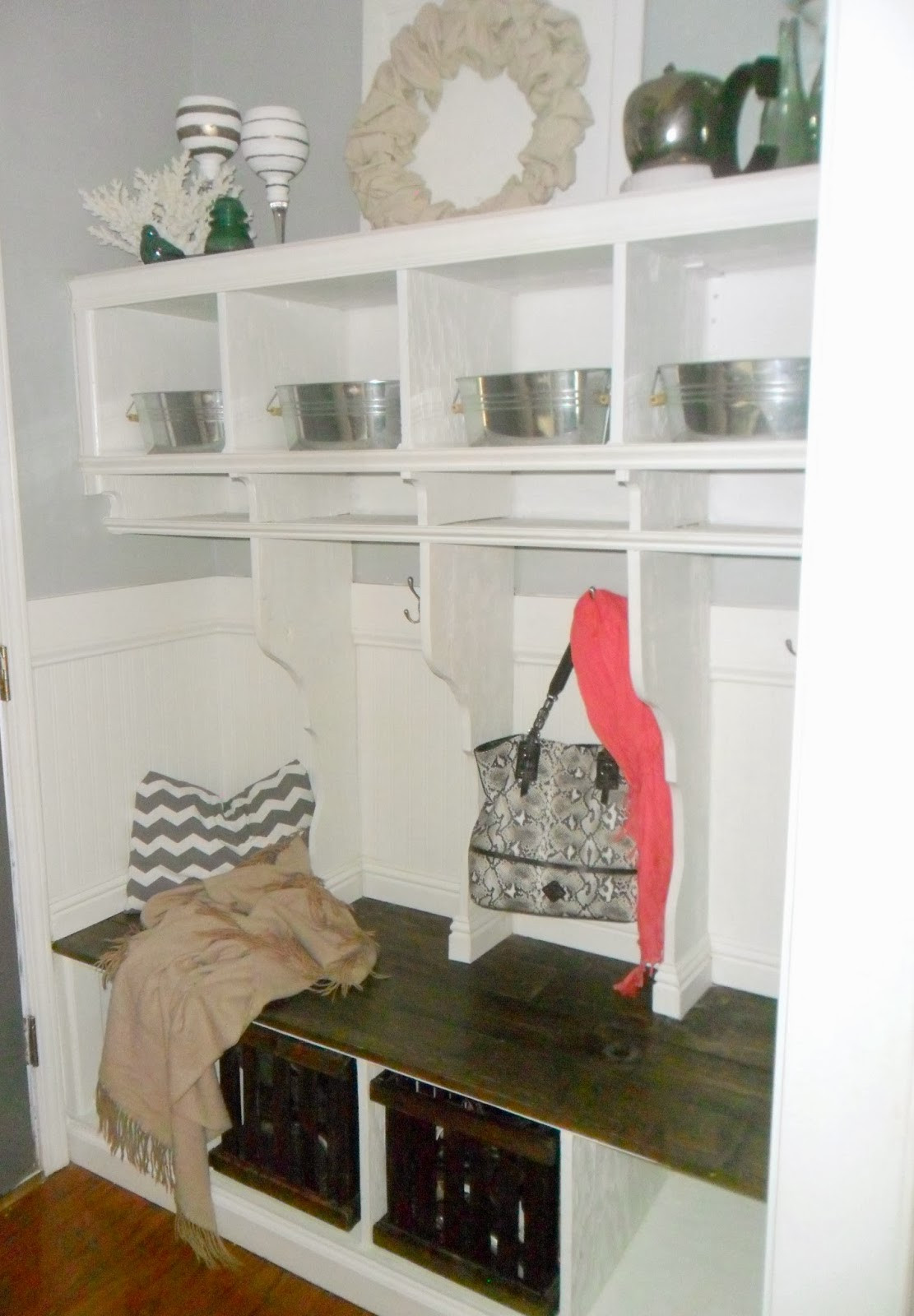 DIY Mudroom Bench Plans
 Remodelaholic