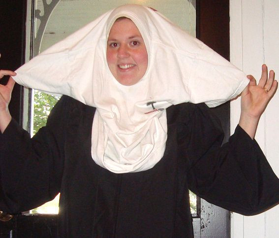 DIY Nun Costume
 That’s right a no sew no fuss super easy nun costume