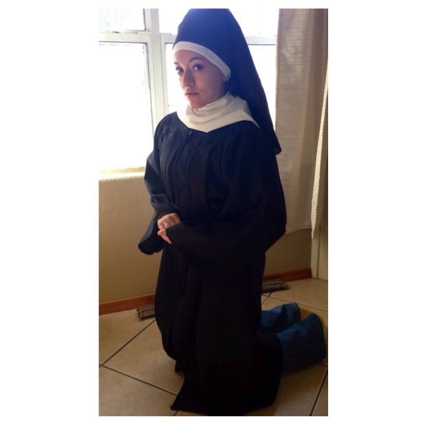 DIY Nun Costume
 DIY 5 min nun costume for a modesty class Graduation gown