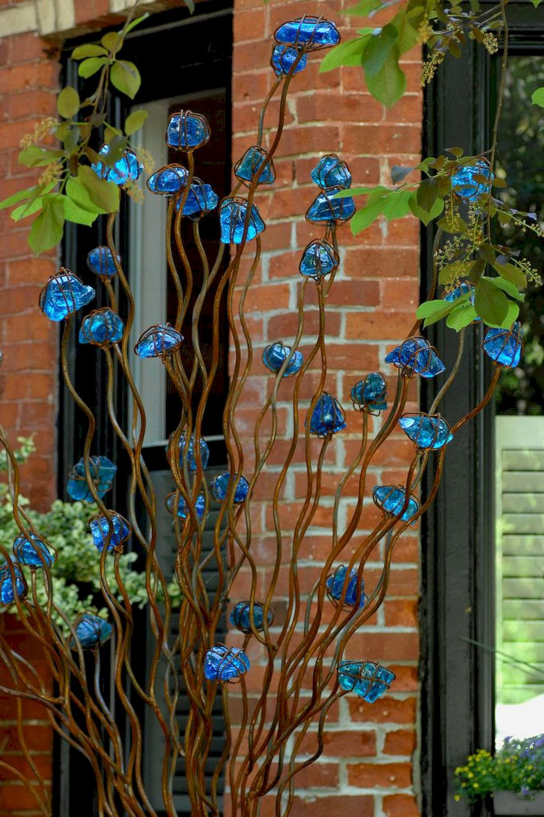 DIY Outdoor Art
 Easy 10 DIY Glass Yard Art Design Ideas For Your Garden