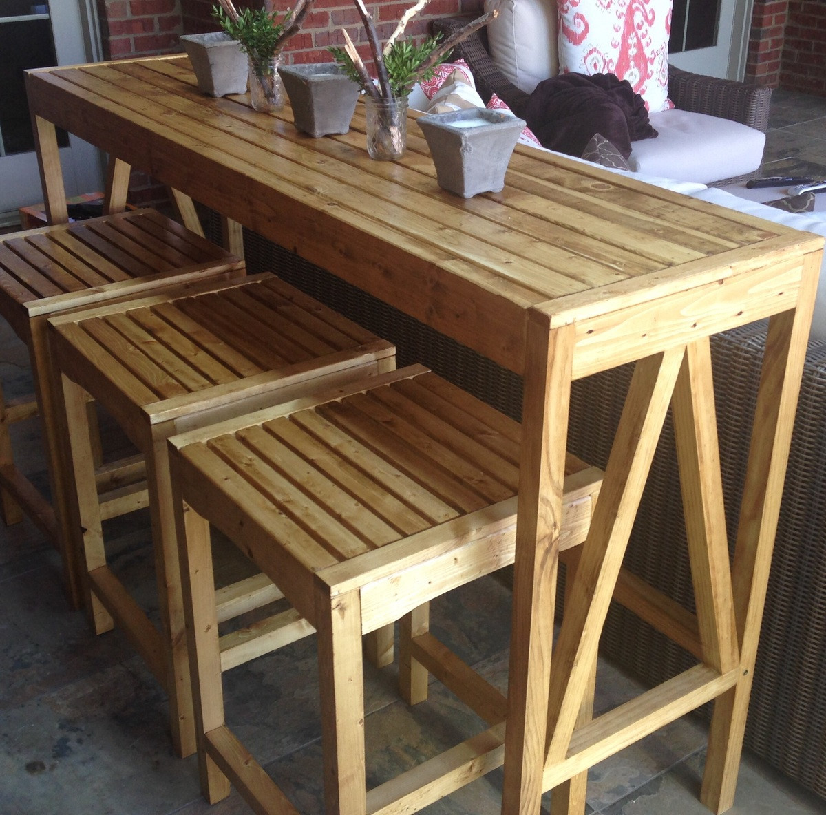 DIY Outdoor Bar Table
 Ana White