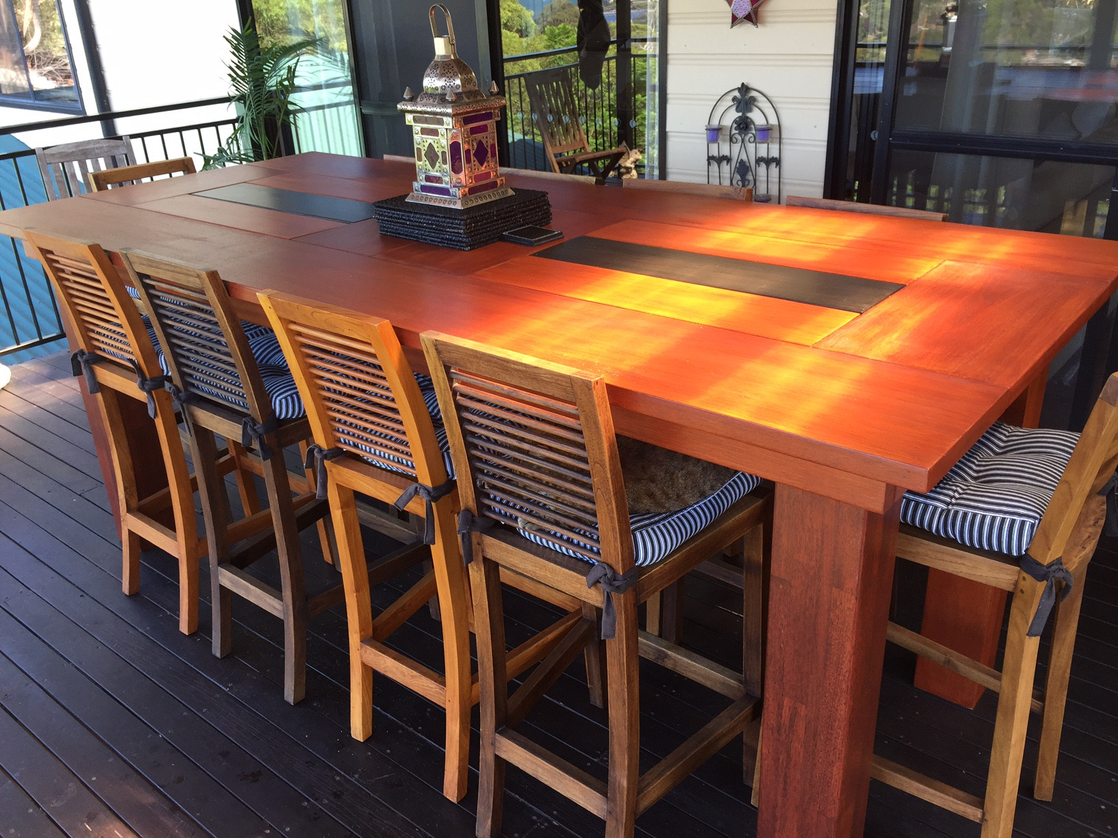 DIY Outdoor Bar Table
 Ana White