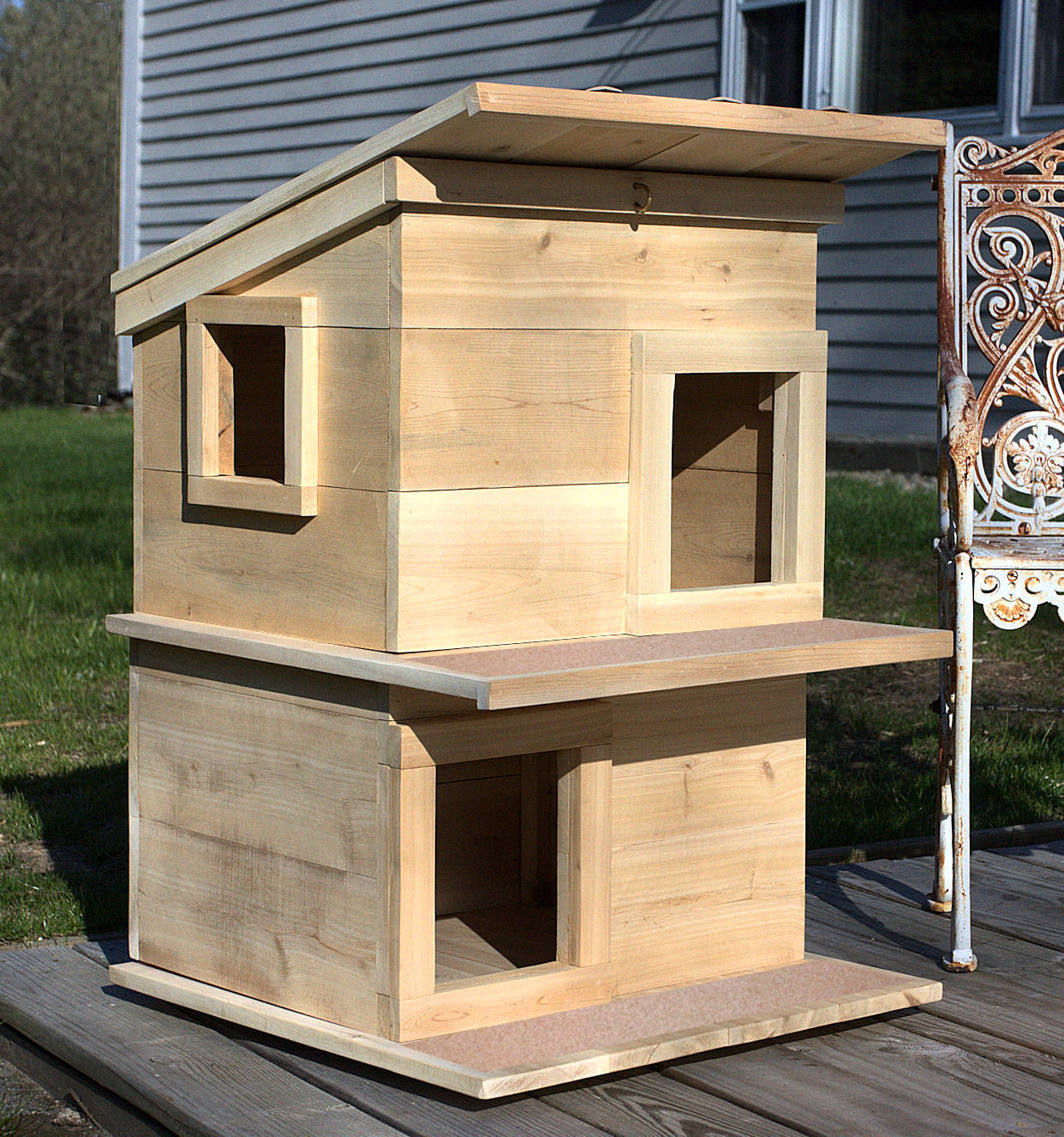 DIY Outdoor Cat House For Winter
 Outdoor Cat House Shelter from Touchstone Pet