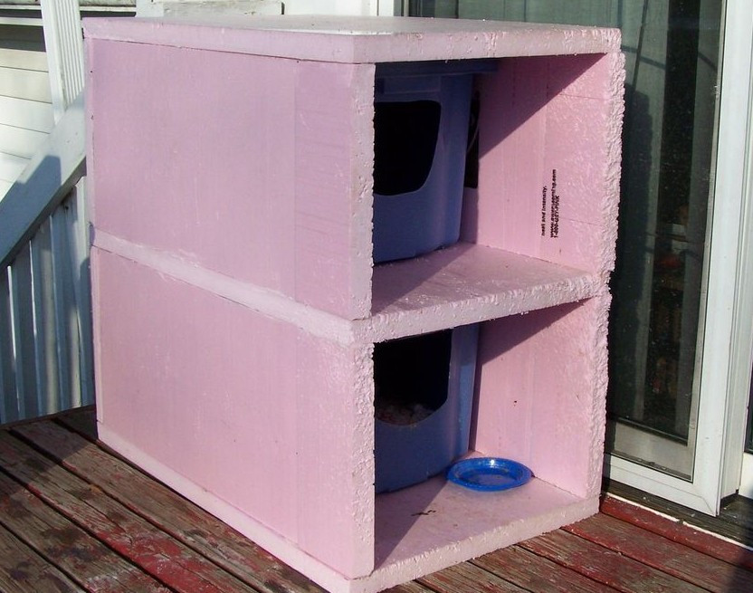 DIY Outdoor Cat House For Winter
 DIY Warm Winter Cat Houses – Pet Project