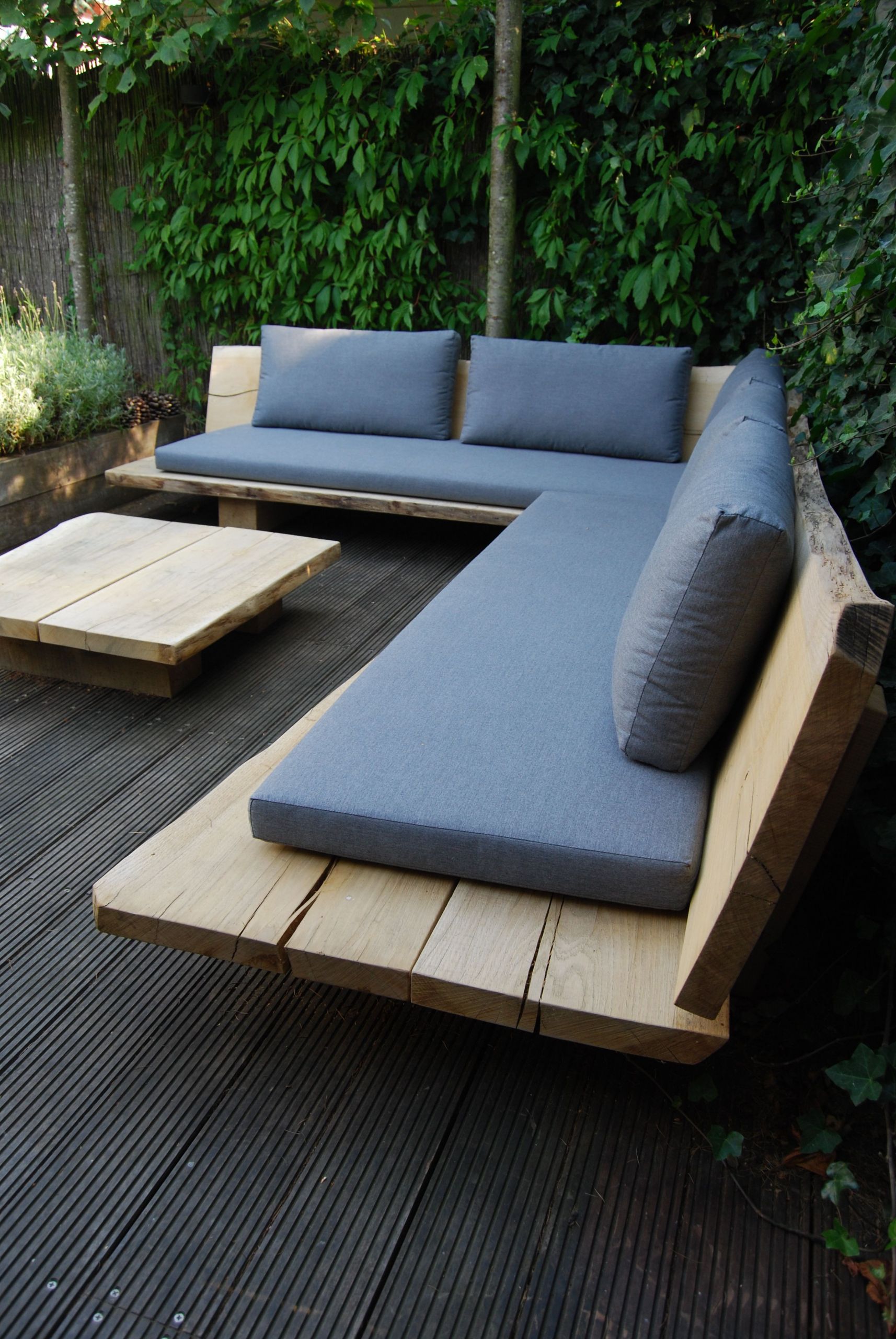 DIY Outdoor Corner Bench
 Garden banch Design
