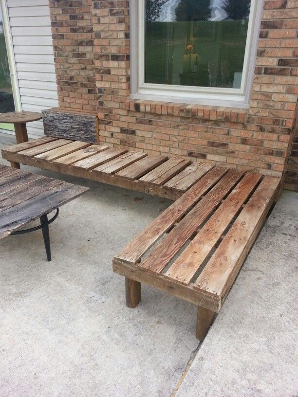 DIY Outdoor Corner Bench
 Recaimed wood outdoor bench For the corner section around