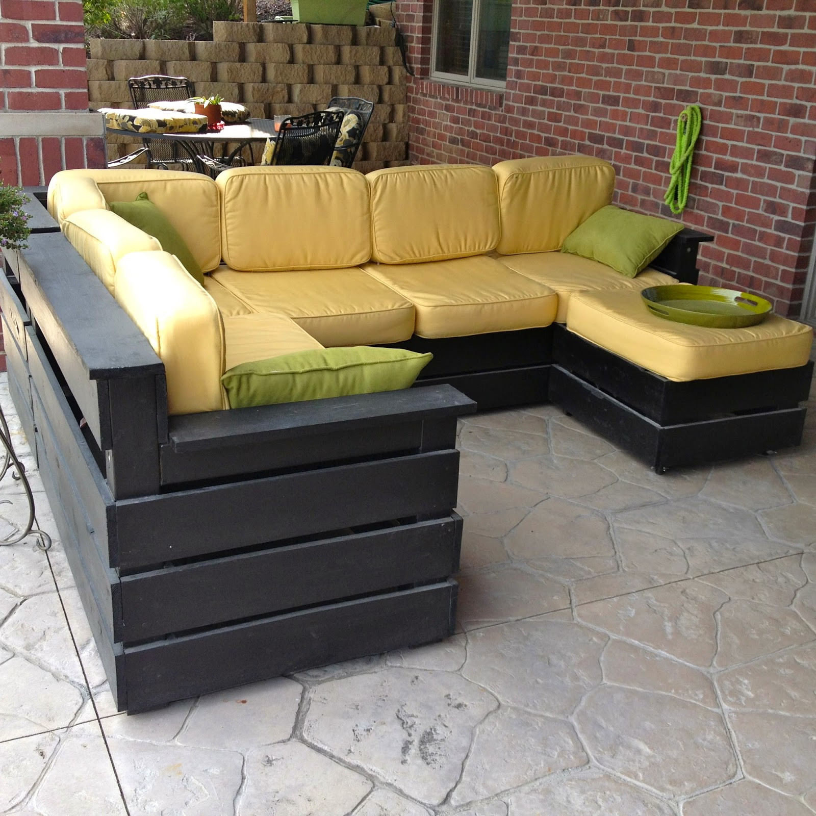 DIY Outdoor Couches
 DIY Why Spend More DIY Outdoor Sectional