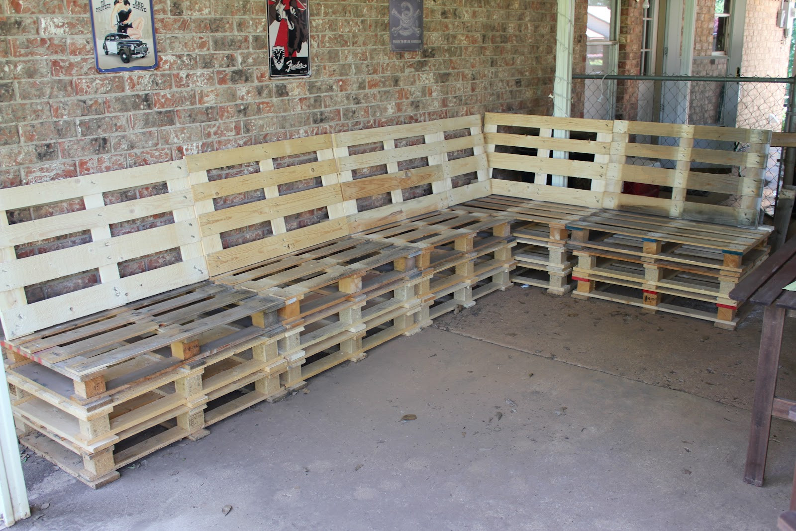 DIY Outdoor Couches
 DIY Outdoor Patio Furniture from Pallets