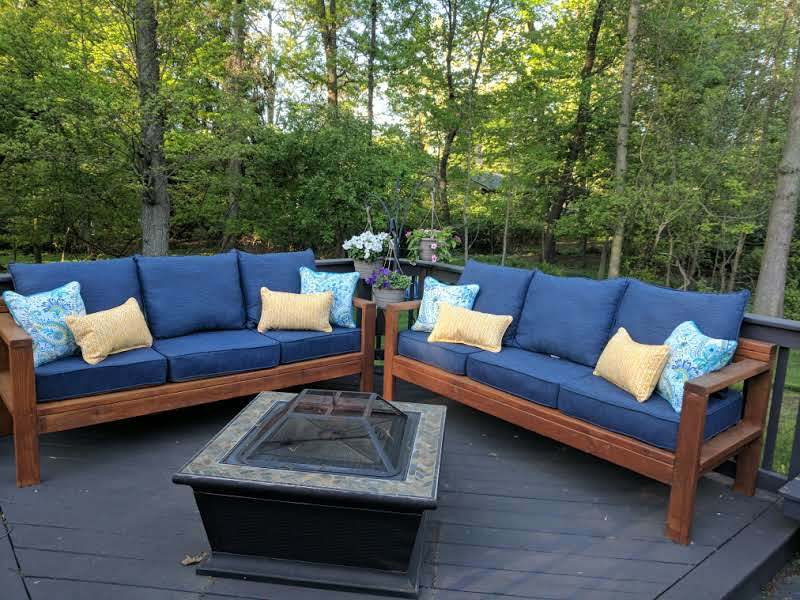 DIY Outdoor Couches
 Ana White