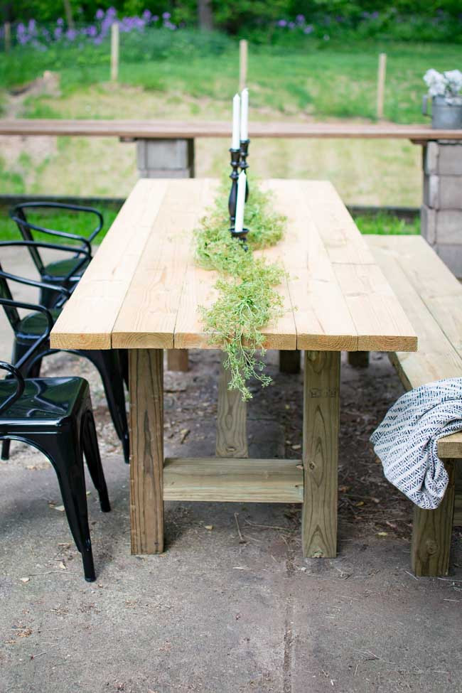DIY Outdoor Farmhouse Table
 How to DIY an Outdoor Farmhouse Patio Table