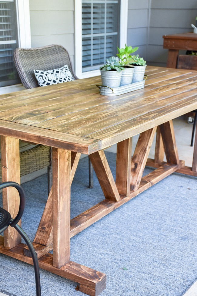 DIY Outdoor Farmhouse Table
 DIY Farmhouse Outdoor Patio Table made with 2×4’s for less