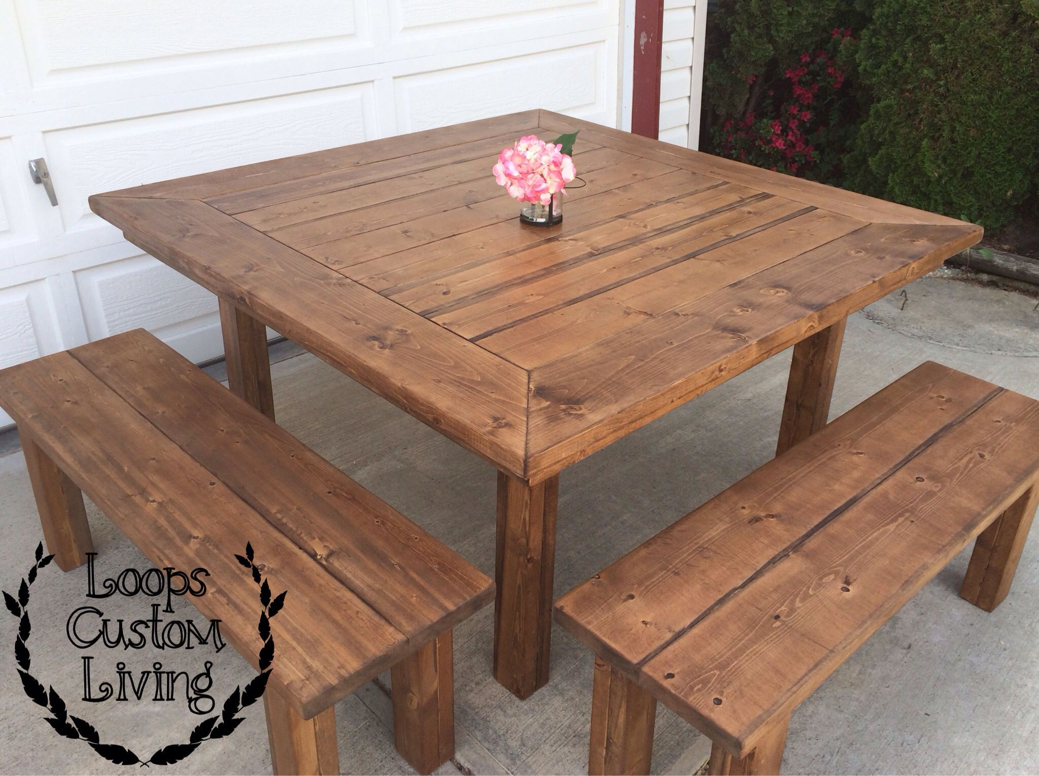 DIY Outdoor Farmhouse Table
 Square farmhouse table