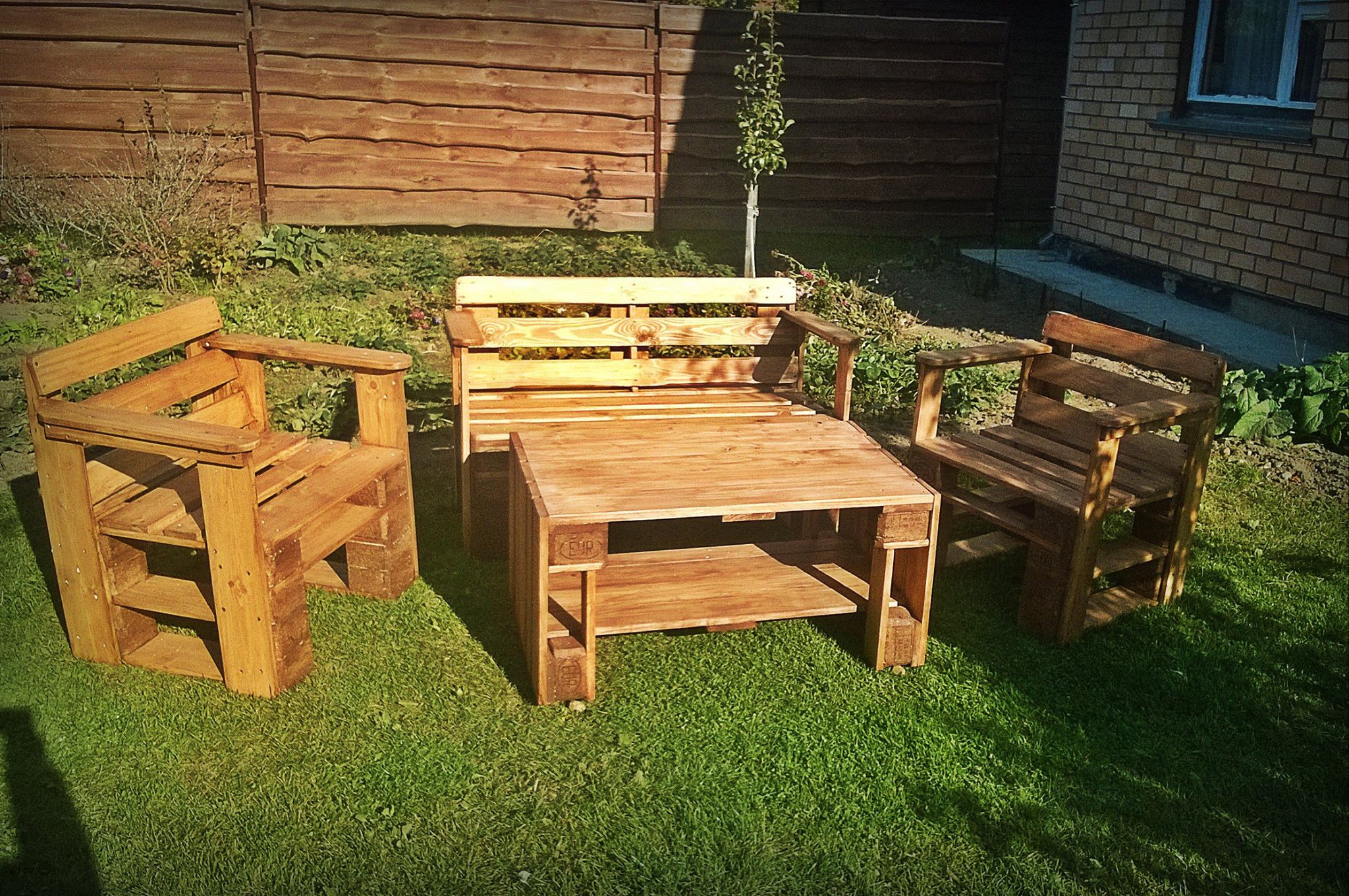 DIY Outdoor Furniture Ideas
 Pallet Patio Furniture