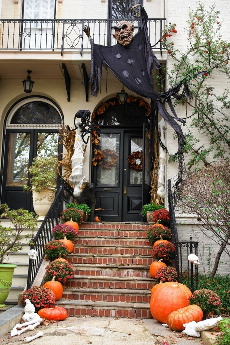DIY Outdoor Halloween Props
 9 Legitimately Spooky DIY Halloween Outdoor Decorations