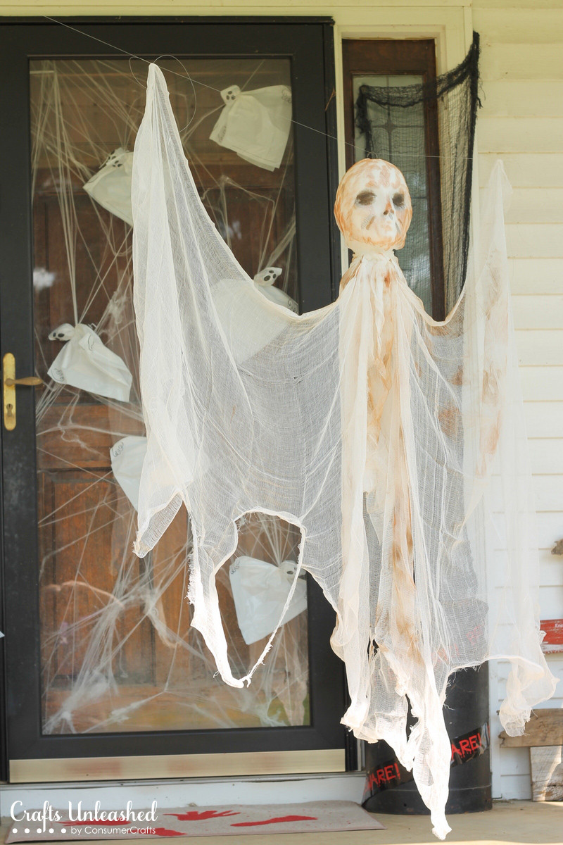 DIY Outdoor Halloween Props
 DIY Outdoor Halloween Decorations Hanging Mummy Ghost