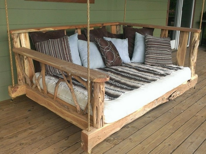 DIY Outdoor Hanging Bed
 Learn how to build your own hanging day bed swing – Your