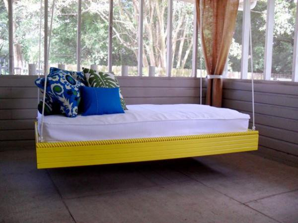 DIY Outdoor Hanging Bed
 9 Awesome DIY Outdoor Hanging Beds