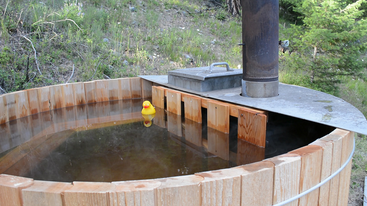 DIY Outdoor Hot Tub
 Build a Rustic Cedar Hot Tub for Under $1 000