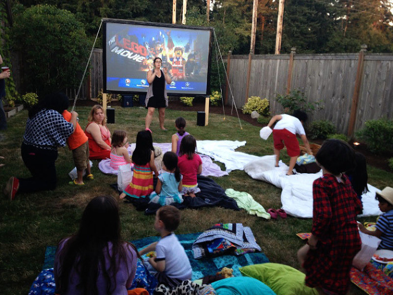 DIY Outdoor Movie Night
 Snohomish county photographer newborn photography Family