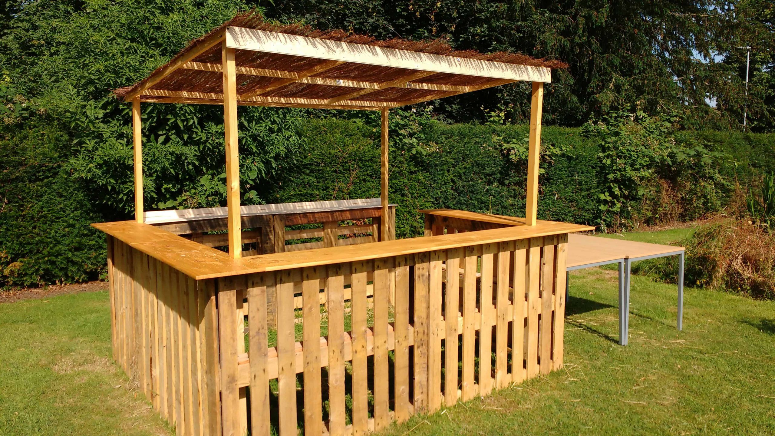 DIY Outdoor Pallet Bar
 Outdoor Pallet Bar • 1001 Pallets