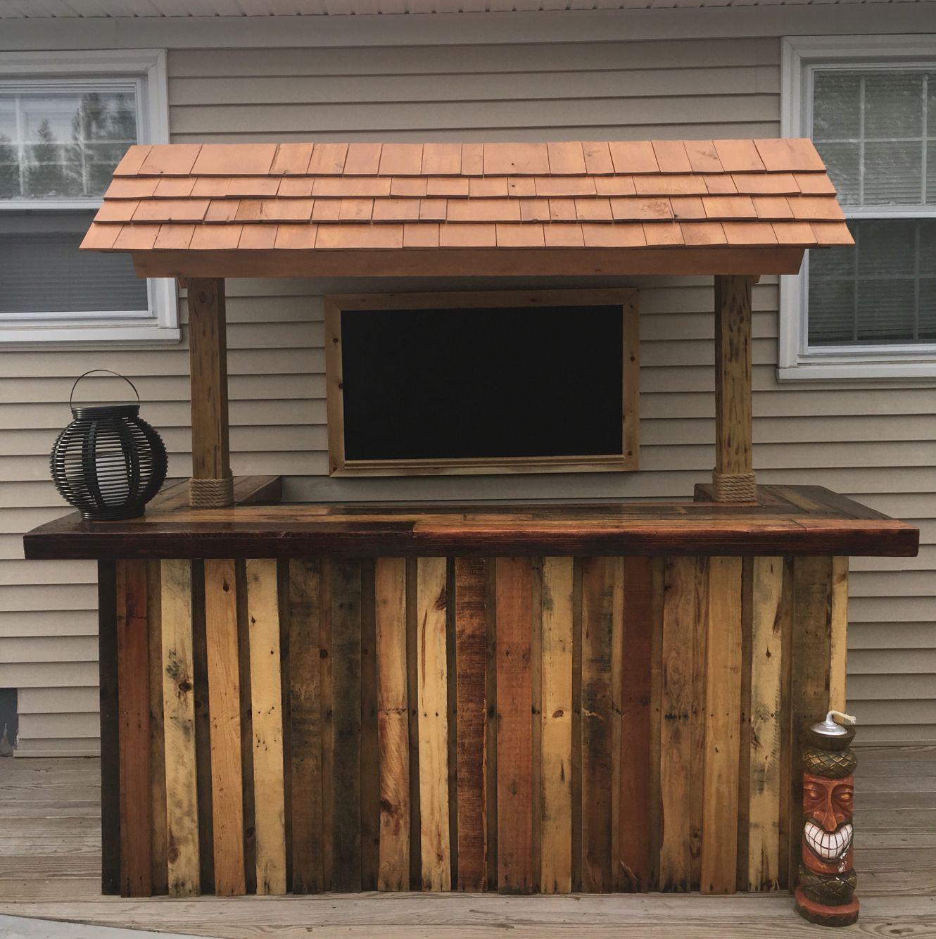 DIY Outdoor Pallet Bar
 Outdoor pallet bar diy palletbar palletwood tikibar