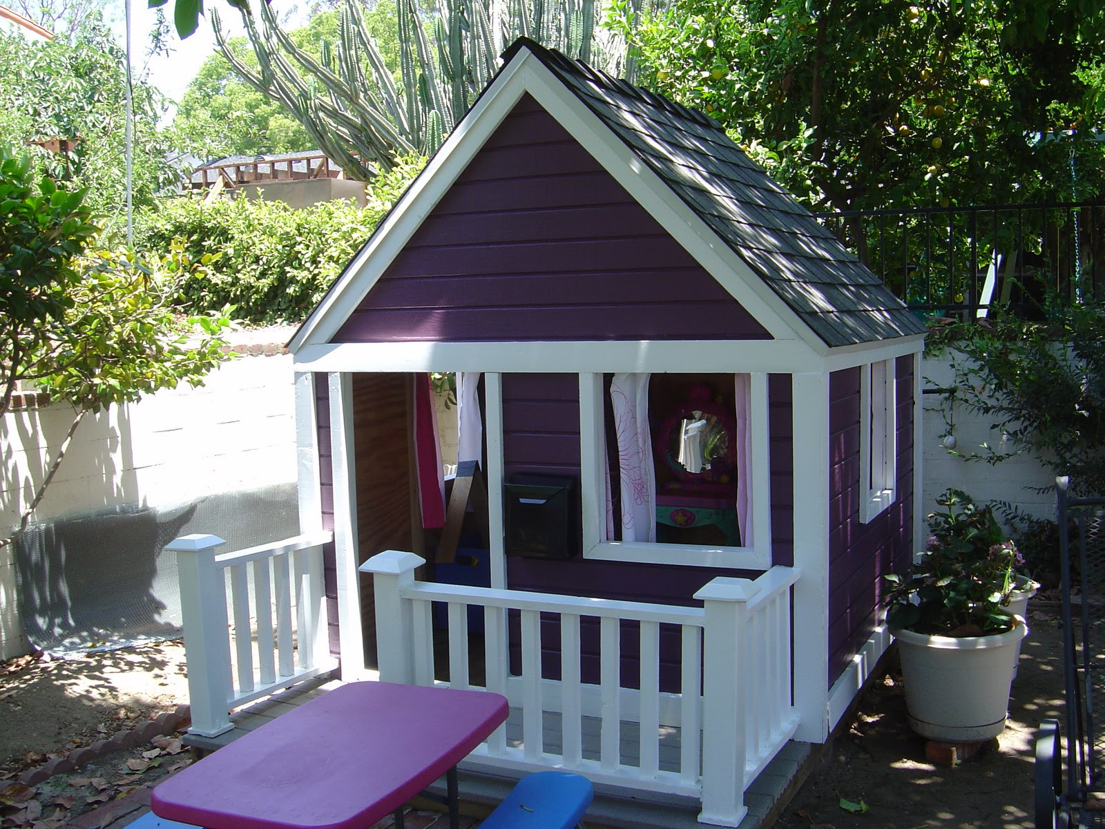 DIY Outdoor Playhouses
 DIY Girls and Boys Playhouse Designs For Backyard