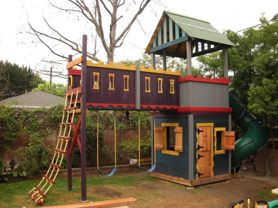 DIY Outdoor Playhouses
 16 DIY Playhouses Your Kids Will Love to Play In – The