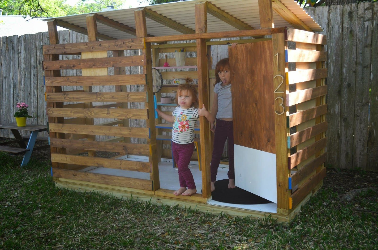 DIY Outdoor Playhouses
 sweetpotato peachtree modern DIY outdoor playhouse tour