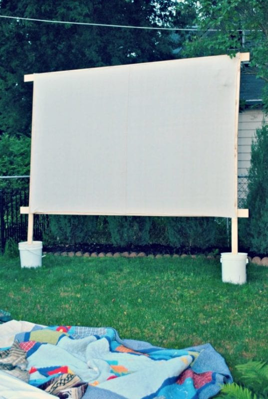 DIY Outdoor Projector Screen
 Remodelaholic