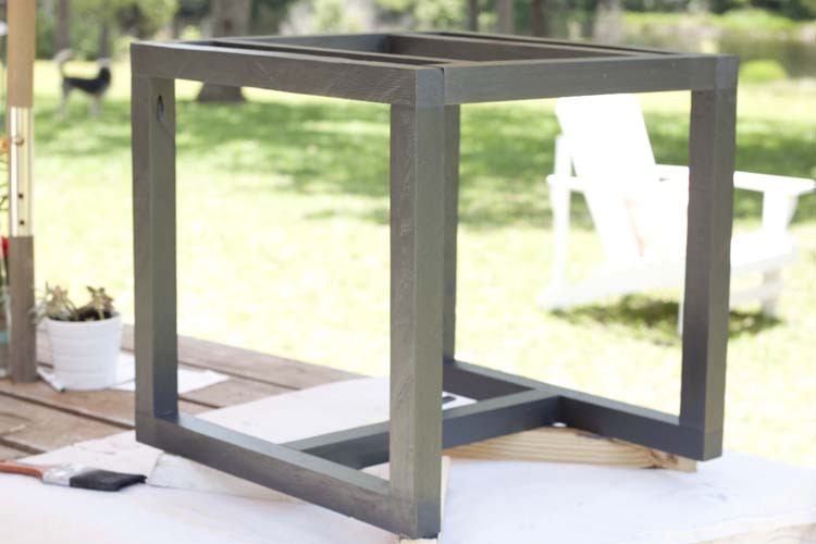 DIY Outdoor Side Tables
 DIY Outdoor Side Table