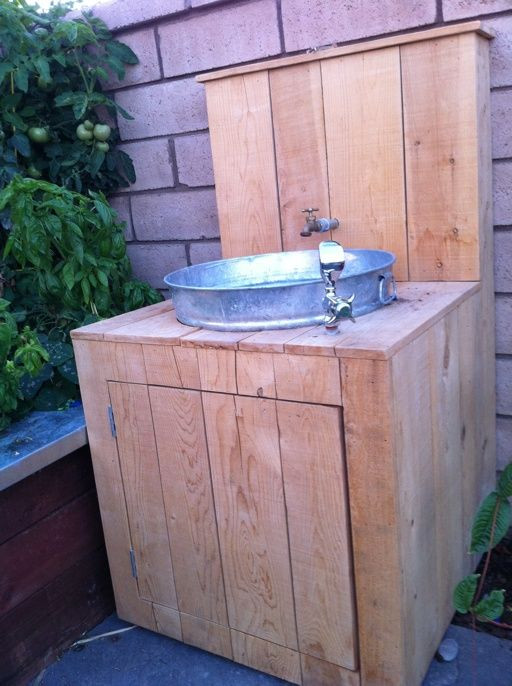 DIY Outdoor Sink Powered By A Water Hose
 Love this outdoor sink idea So clever