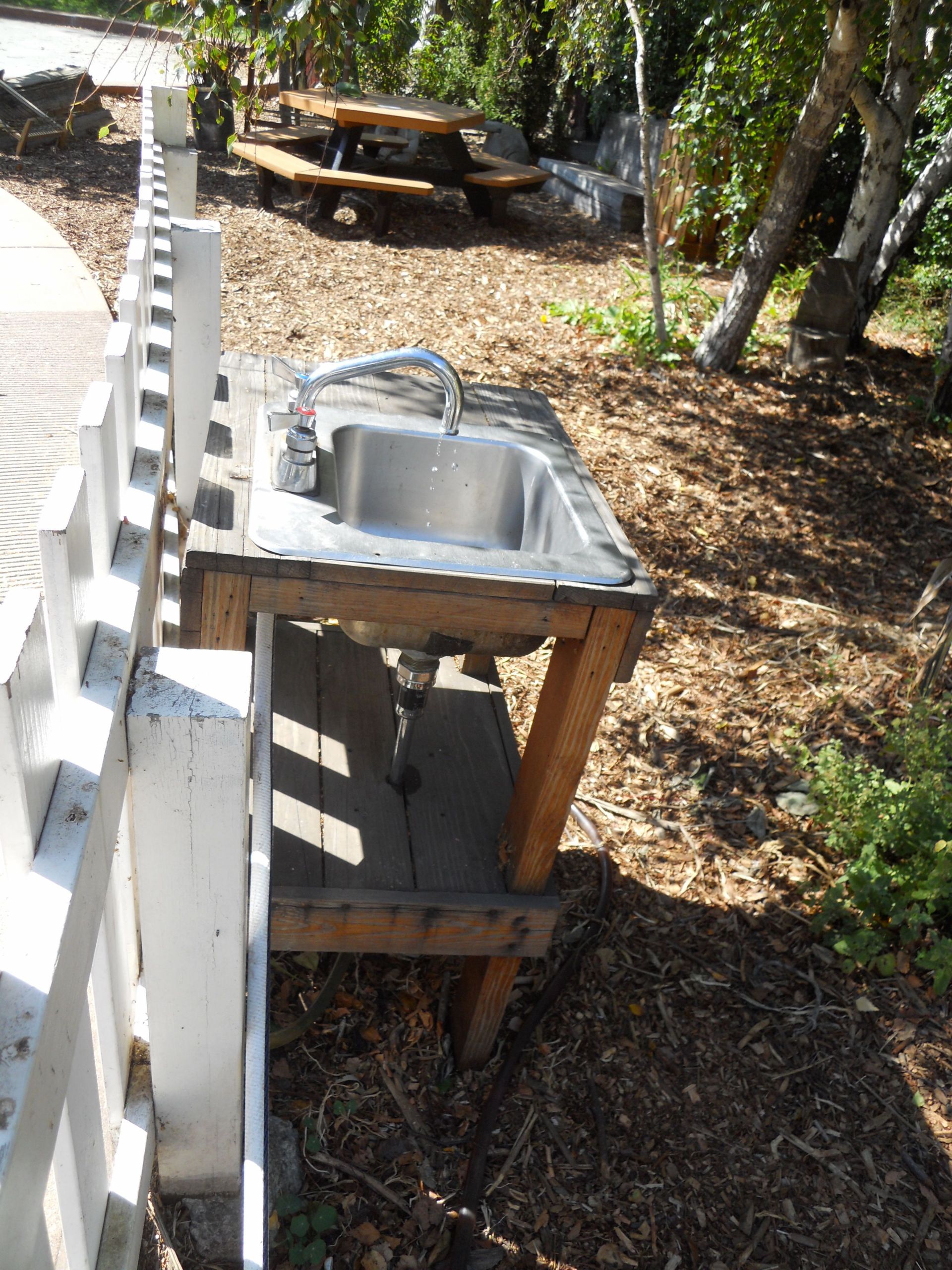 DIY Outdoor Sink Powered By A Water Hose
 Nine Nifty Ideas From San Francisco Green Schoolyards