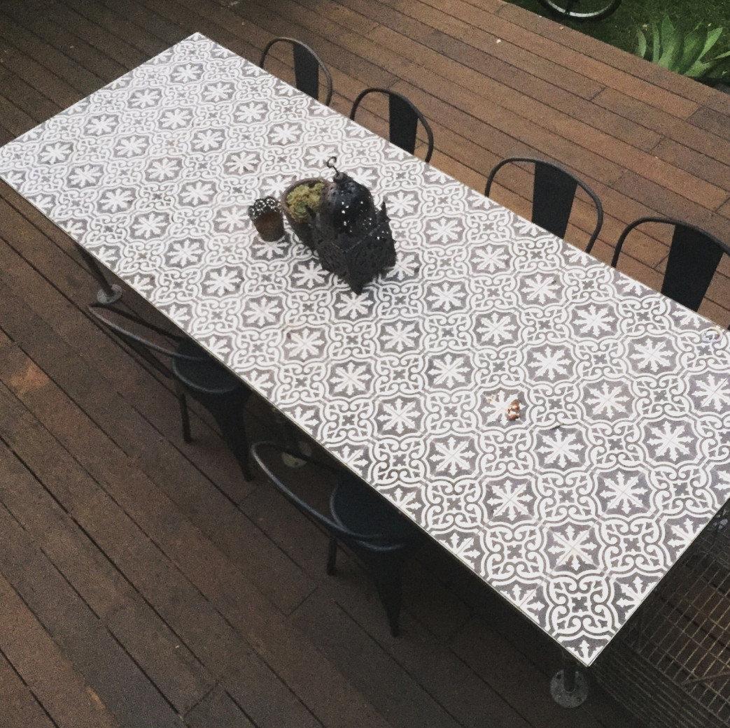 DIY Outdoor Tile Table
 Unique outdoor table