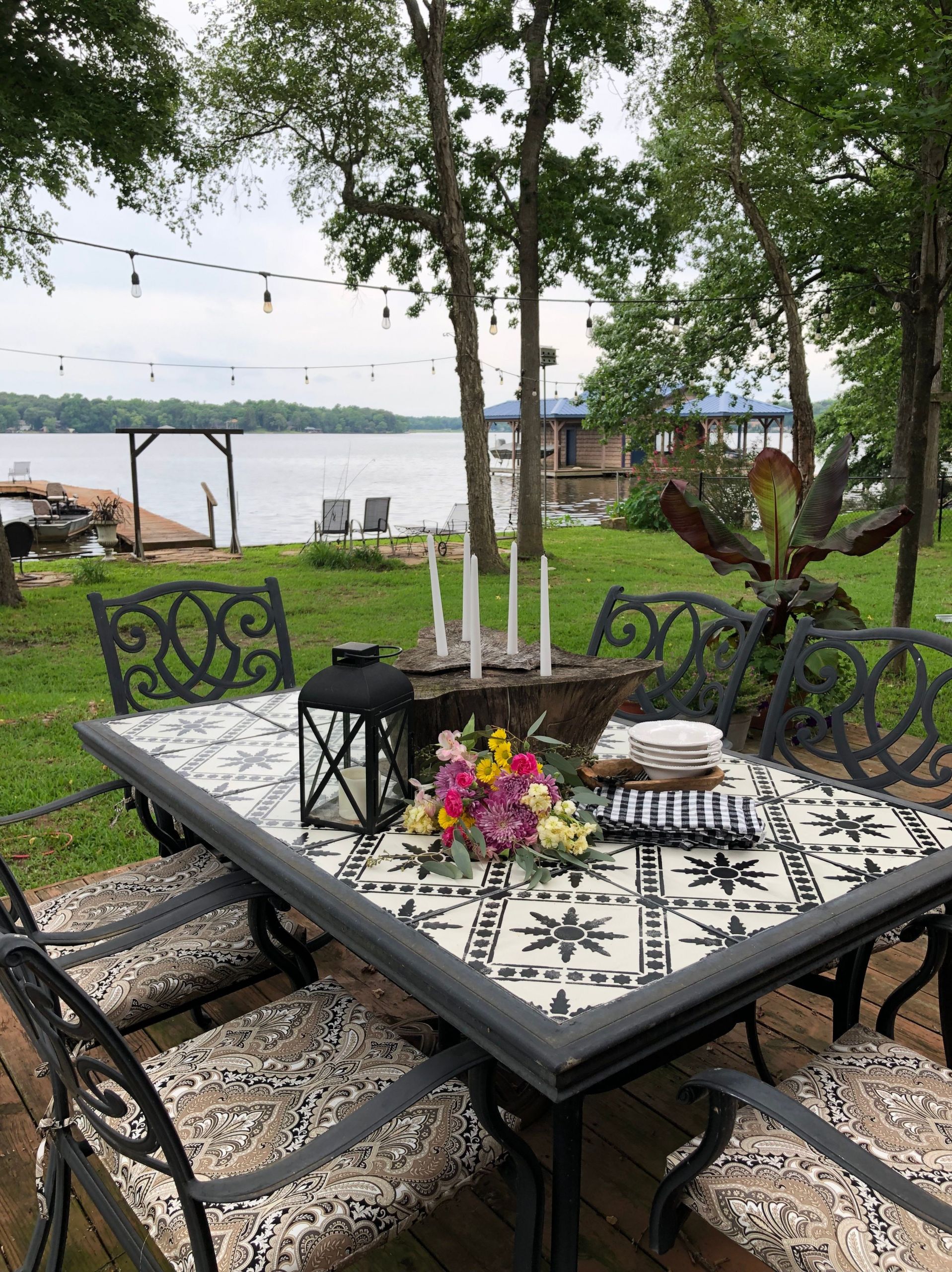 DIY Outdoor Tile Table
 How To Update An Old Outdoor Tile Table