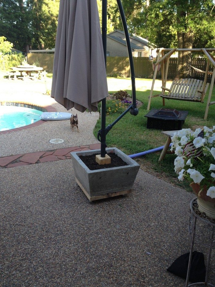DIY Outdoor Umbrella Stand
 How to build a patio umbrella stand planter